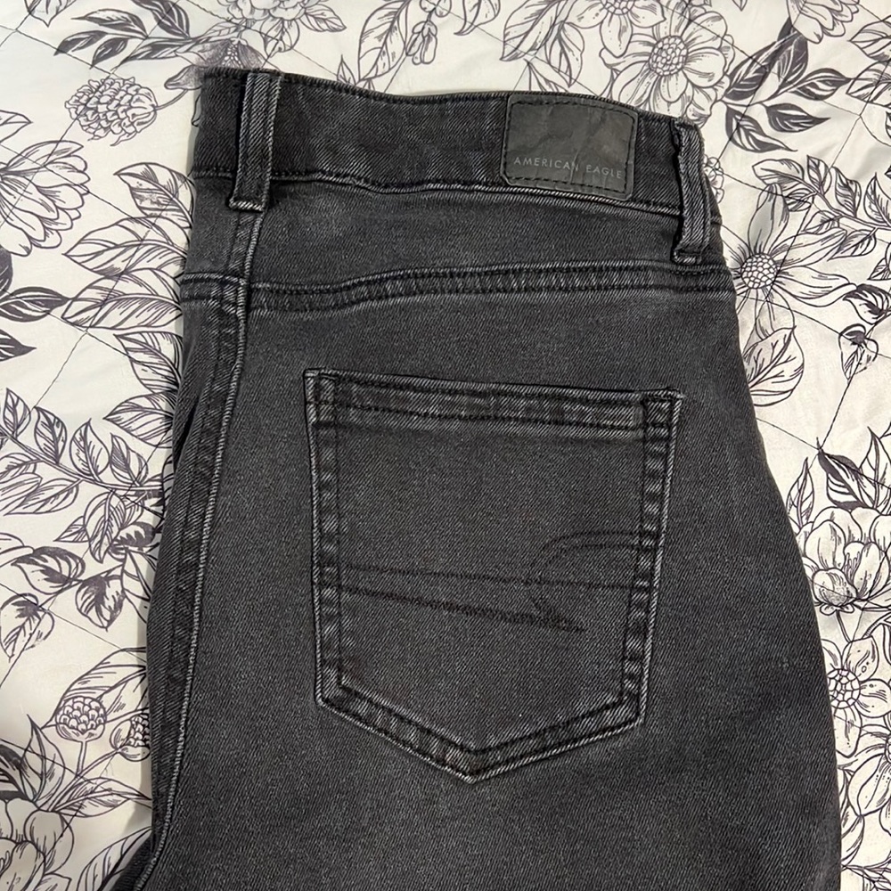 Black American eagle mom jeans size 4 regular